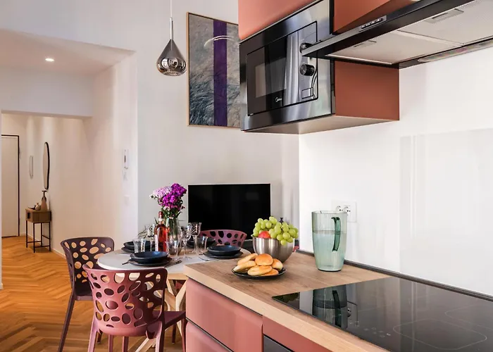The Rent - Colored Three-room In The Barberini Area Appartamento *