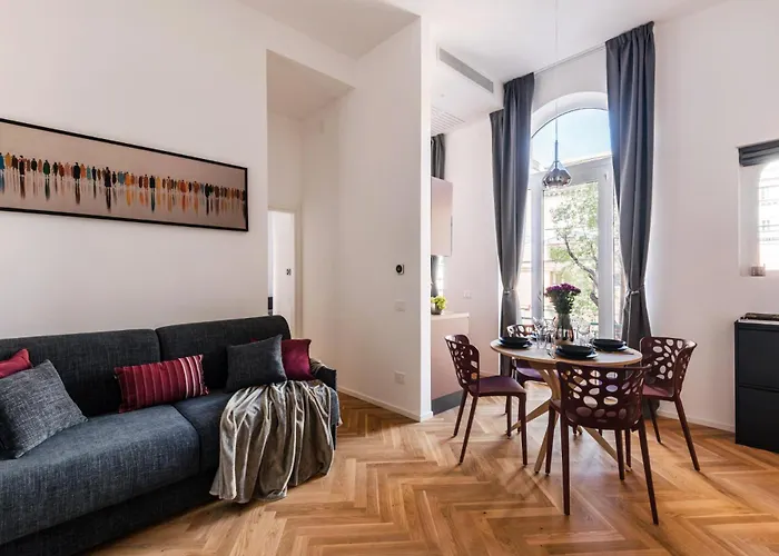 The Rent - Colored Three-room In The Barberini Area Appartamento Roma