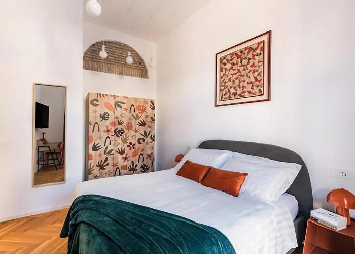 The Rent - Colored Three-room In The Barberini Area Appartamento
