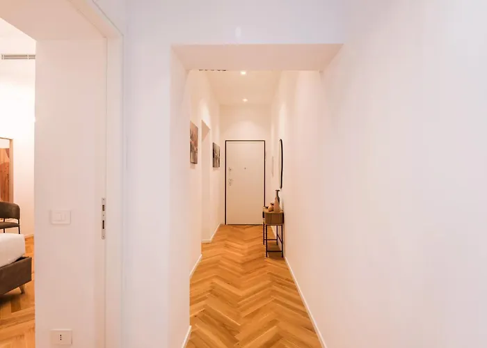 The Rent - Colored Three-room In The Barberini Area Appartamento *